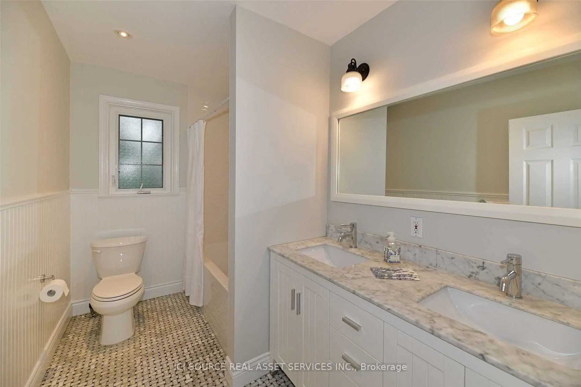 156 Mineola Road E