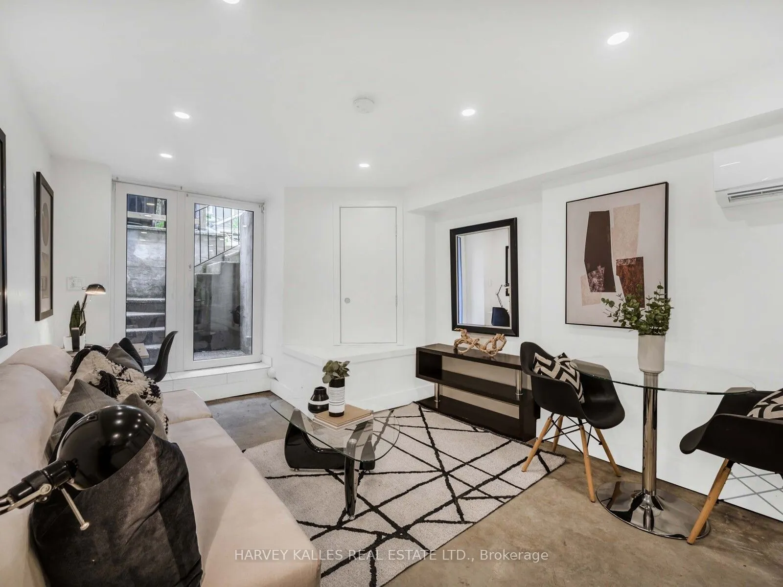 18 Saunders Avenue