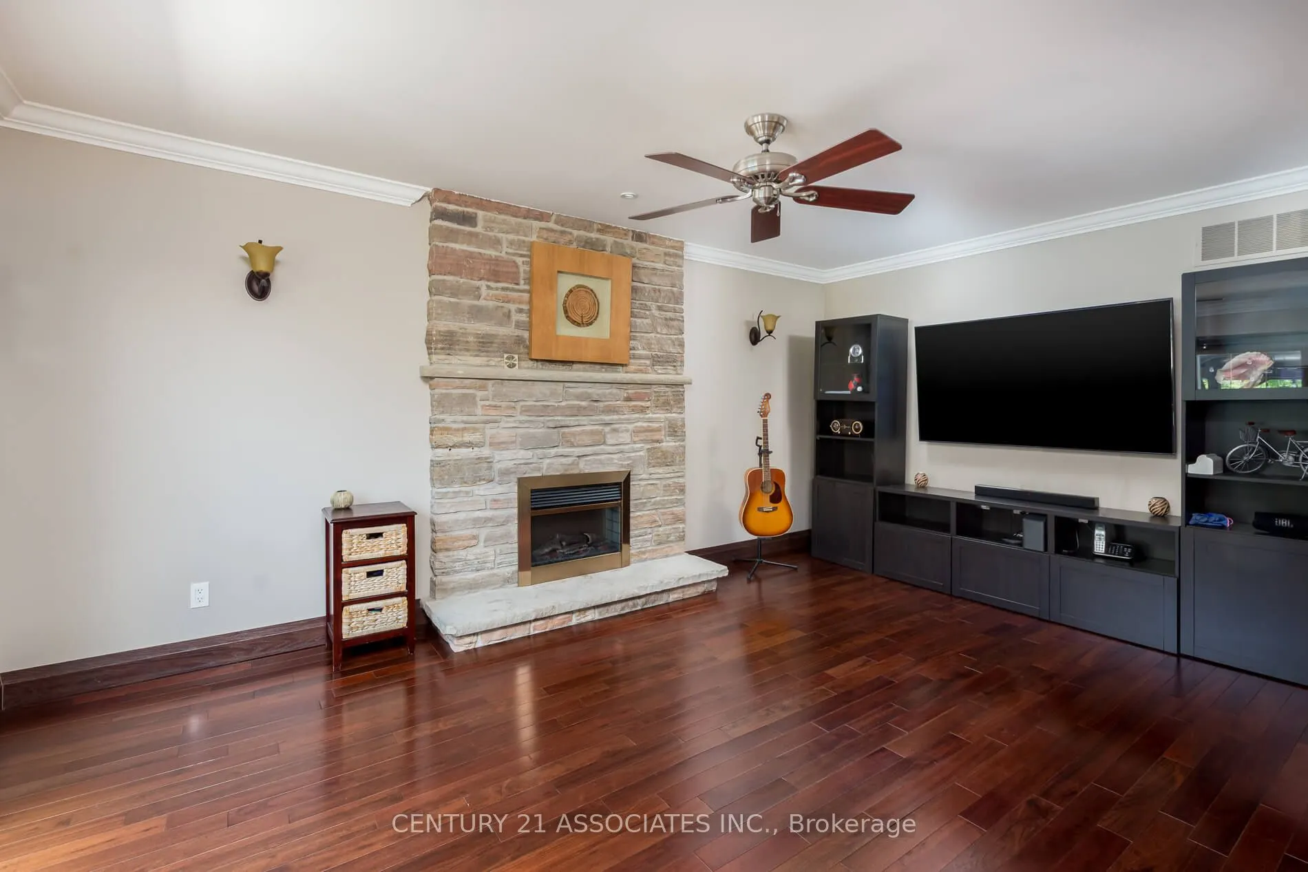 2475 Poplar Crescent