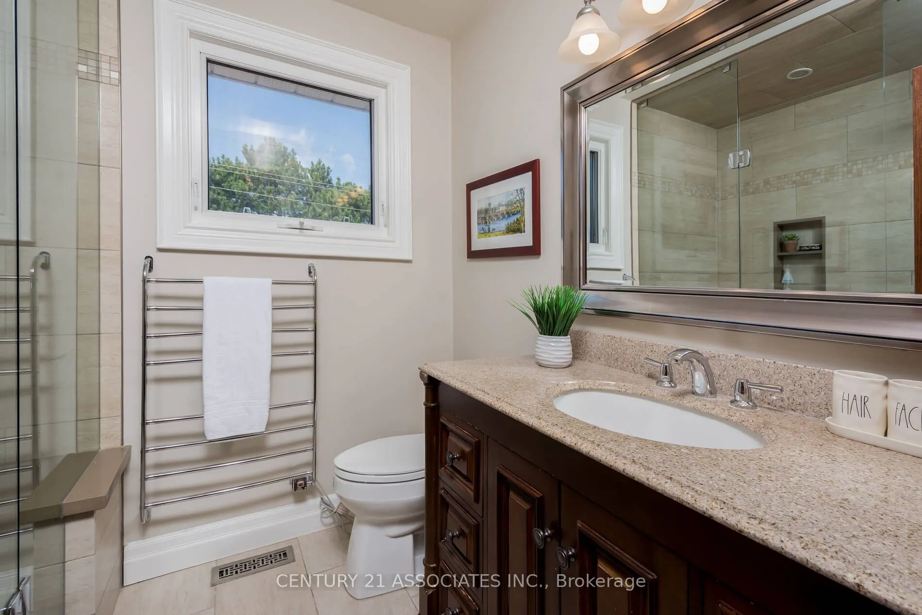2475 Poplar Crescent