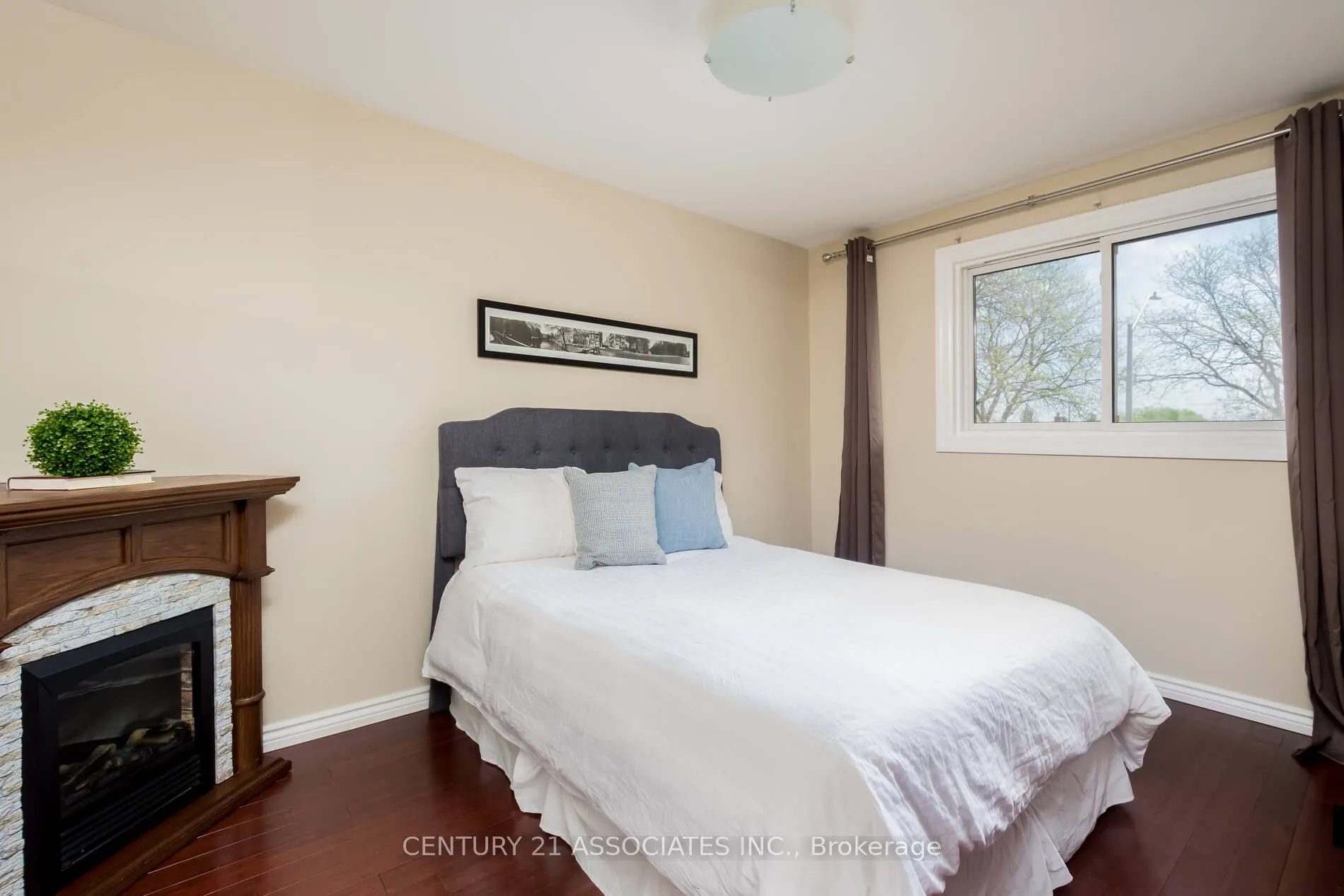 2475 Poplar Crescent