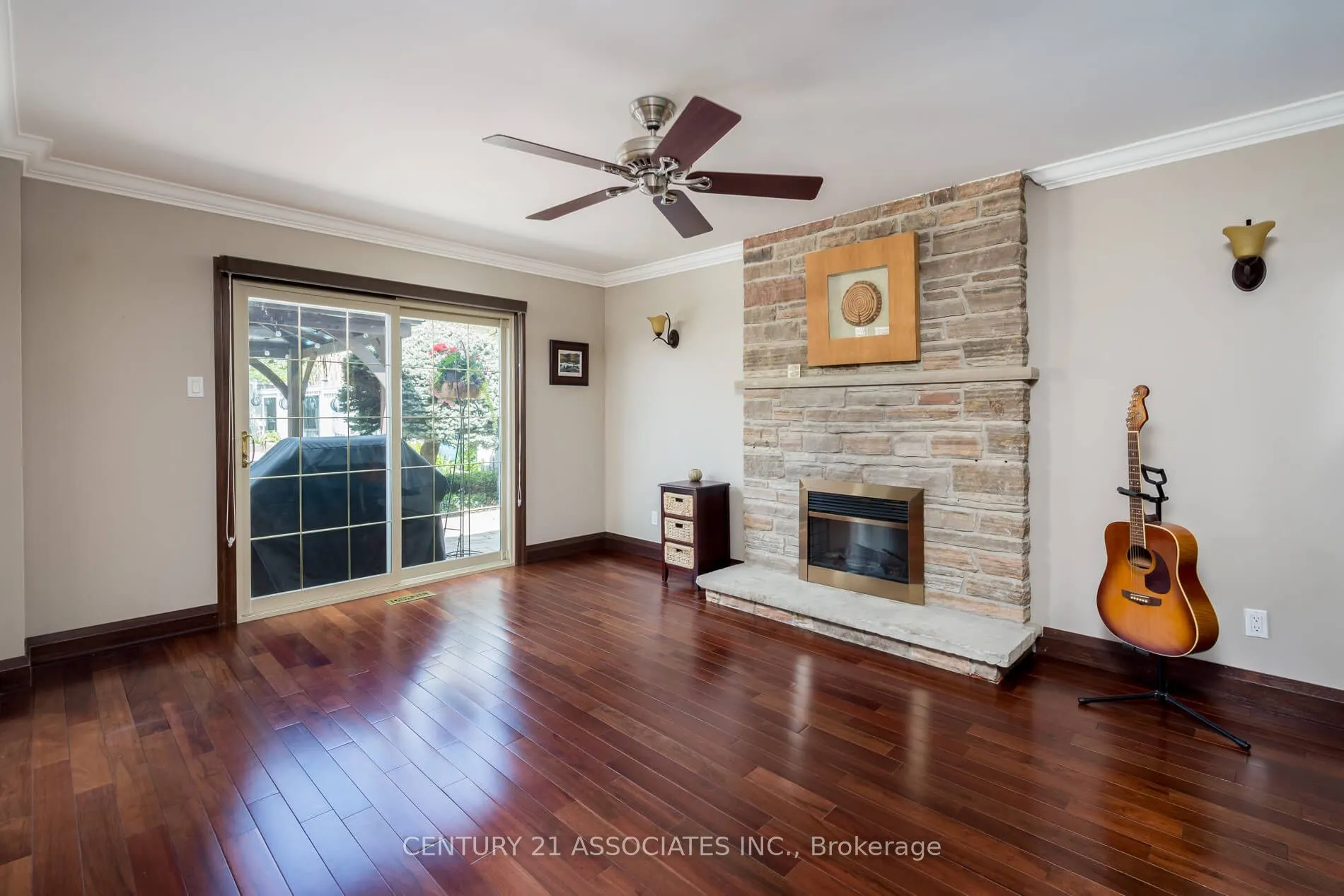 2475 Poplar Crescent