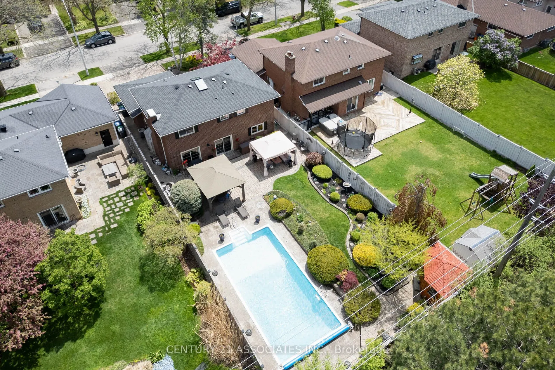 2475 Poplar Crescent