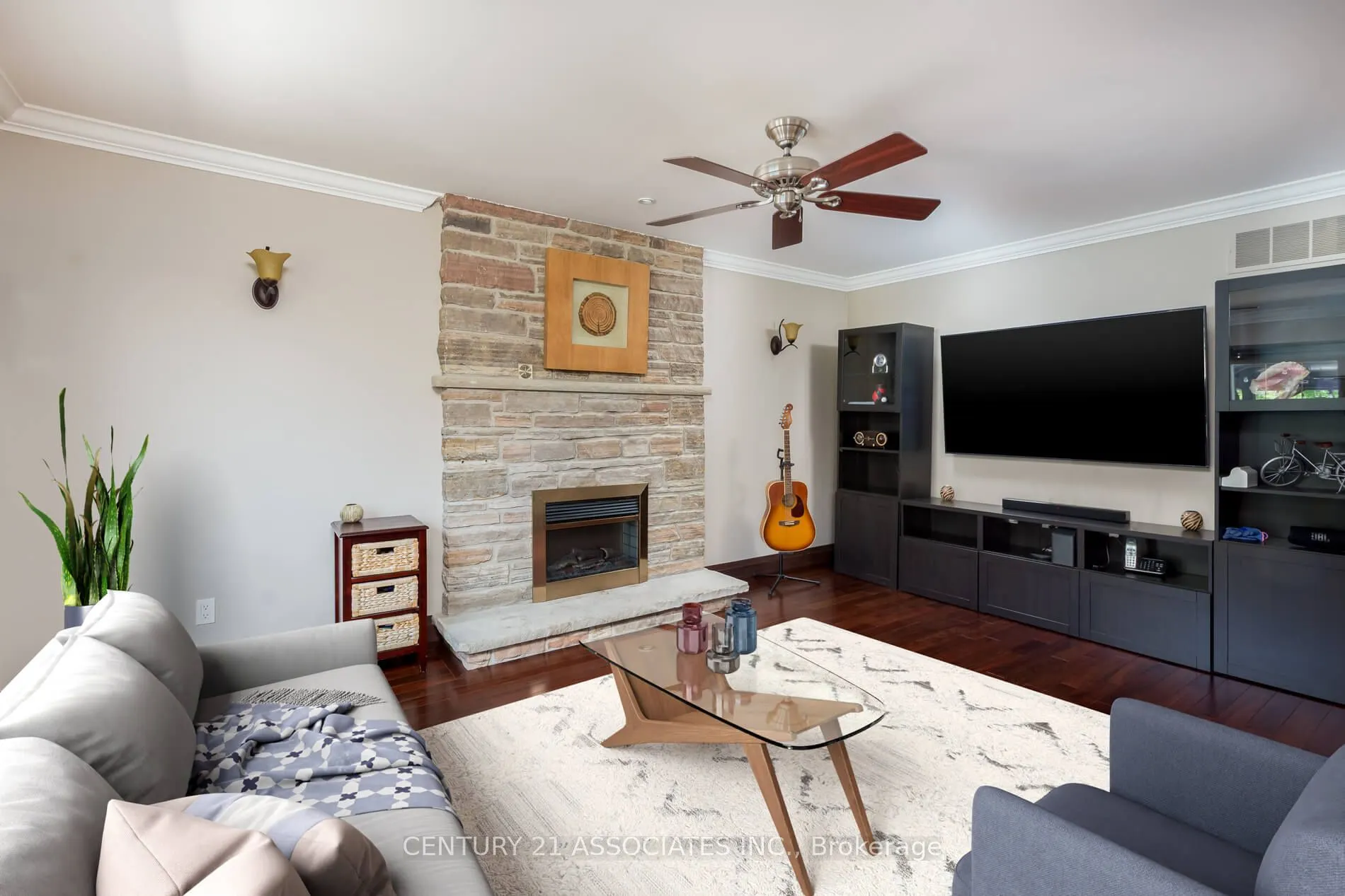 2475 Poplar Crescent