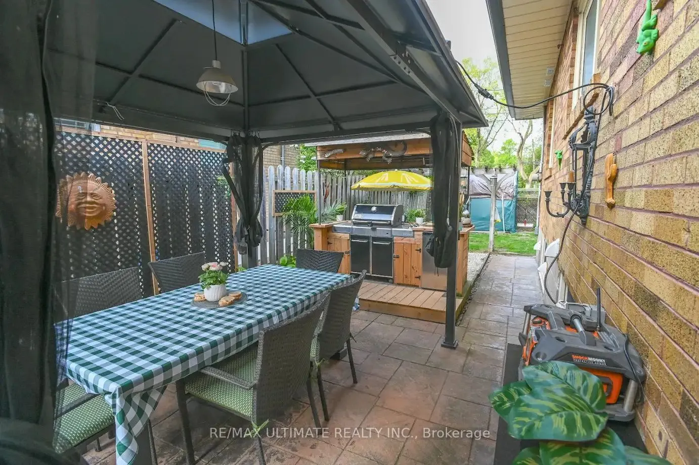 2 Beaverbrook Avenue