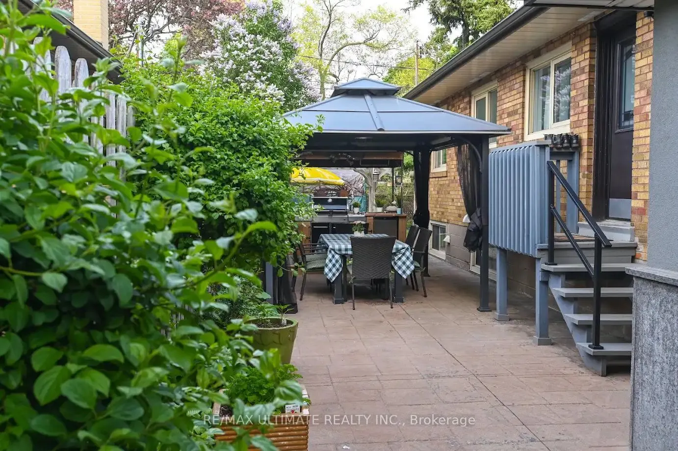 2 Beaverbrook Avenue