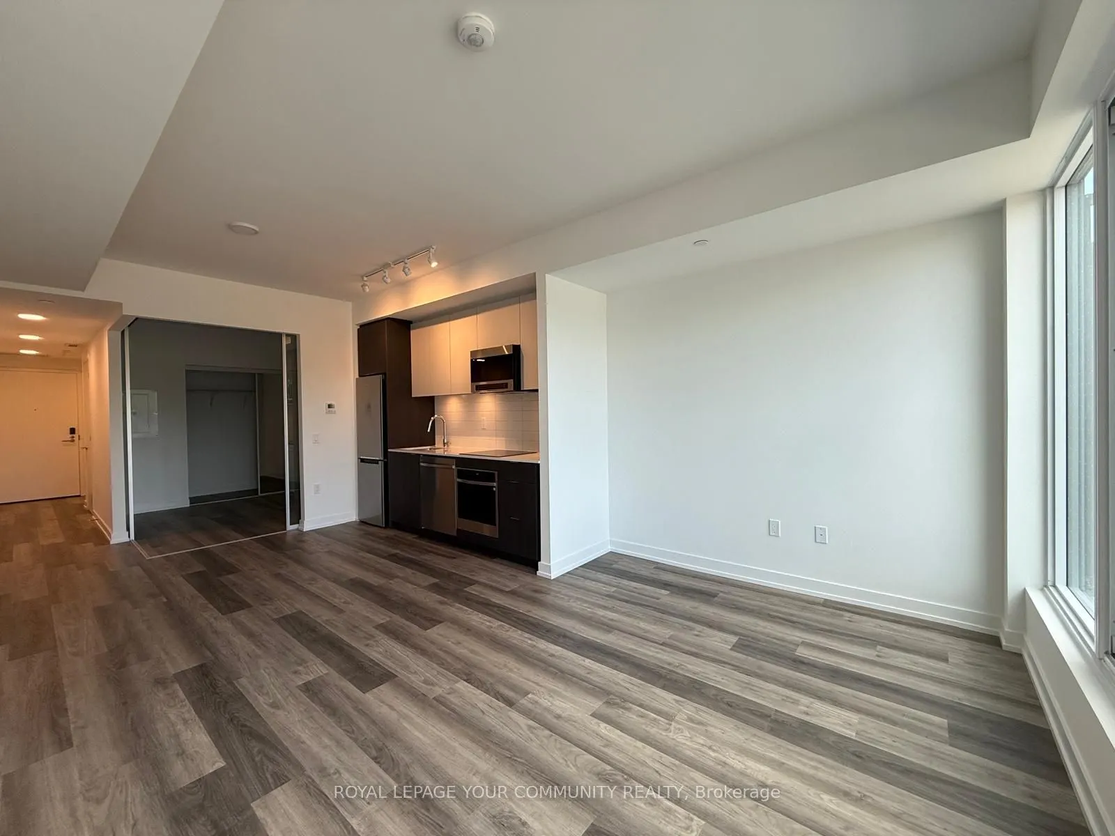 880 The Queensway, #323