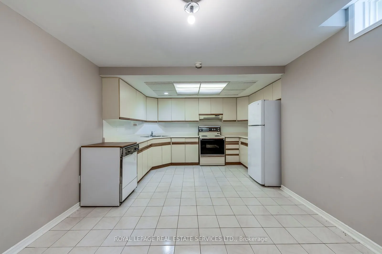 1143 Chapelton Place