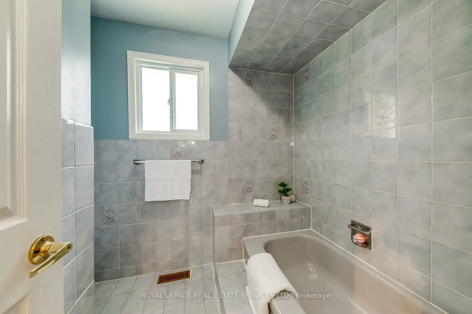 1143 Chapelton Place