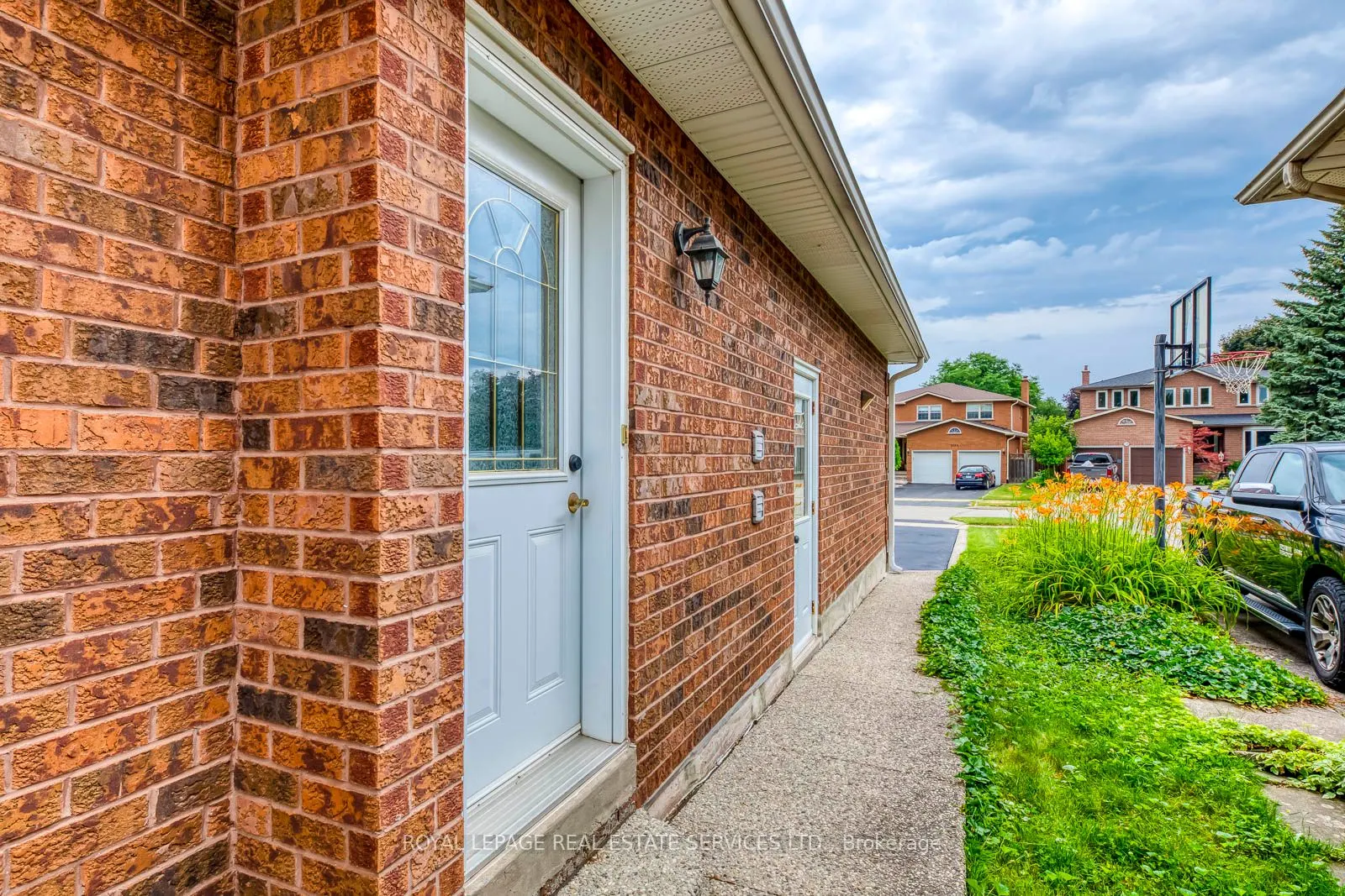 1143 Chapelton Place