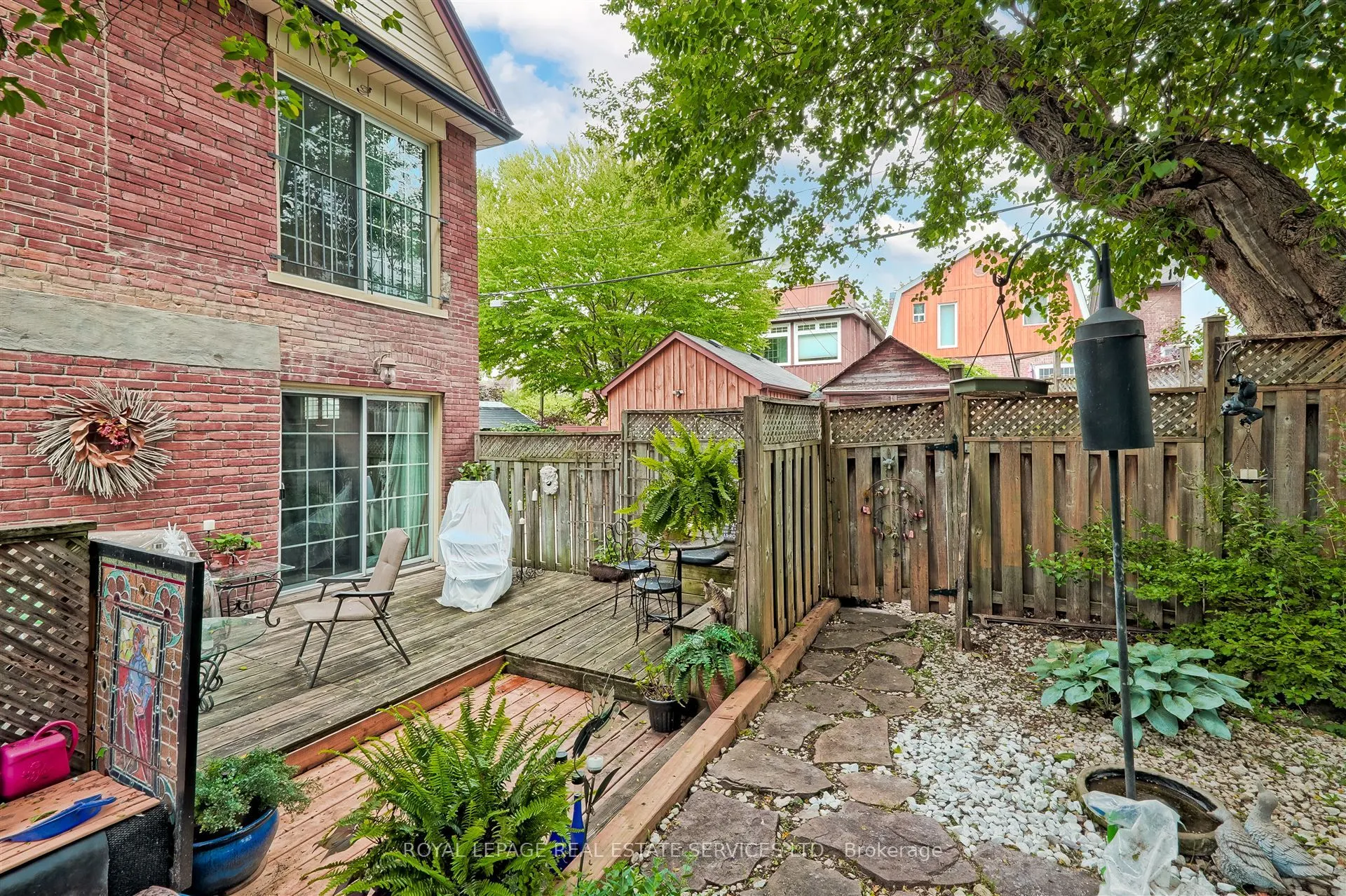 93 Medland Crescent