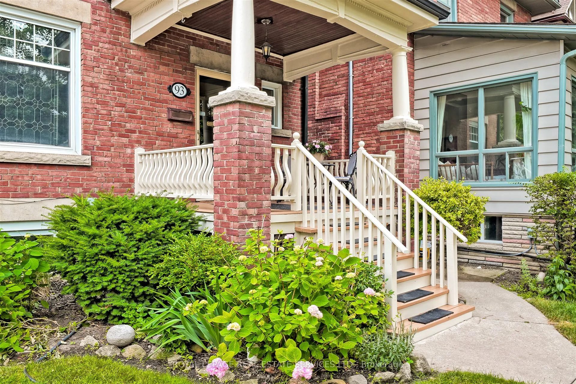 93 Medland Crescent
