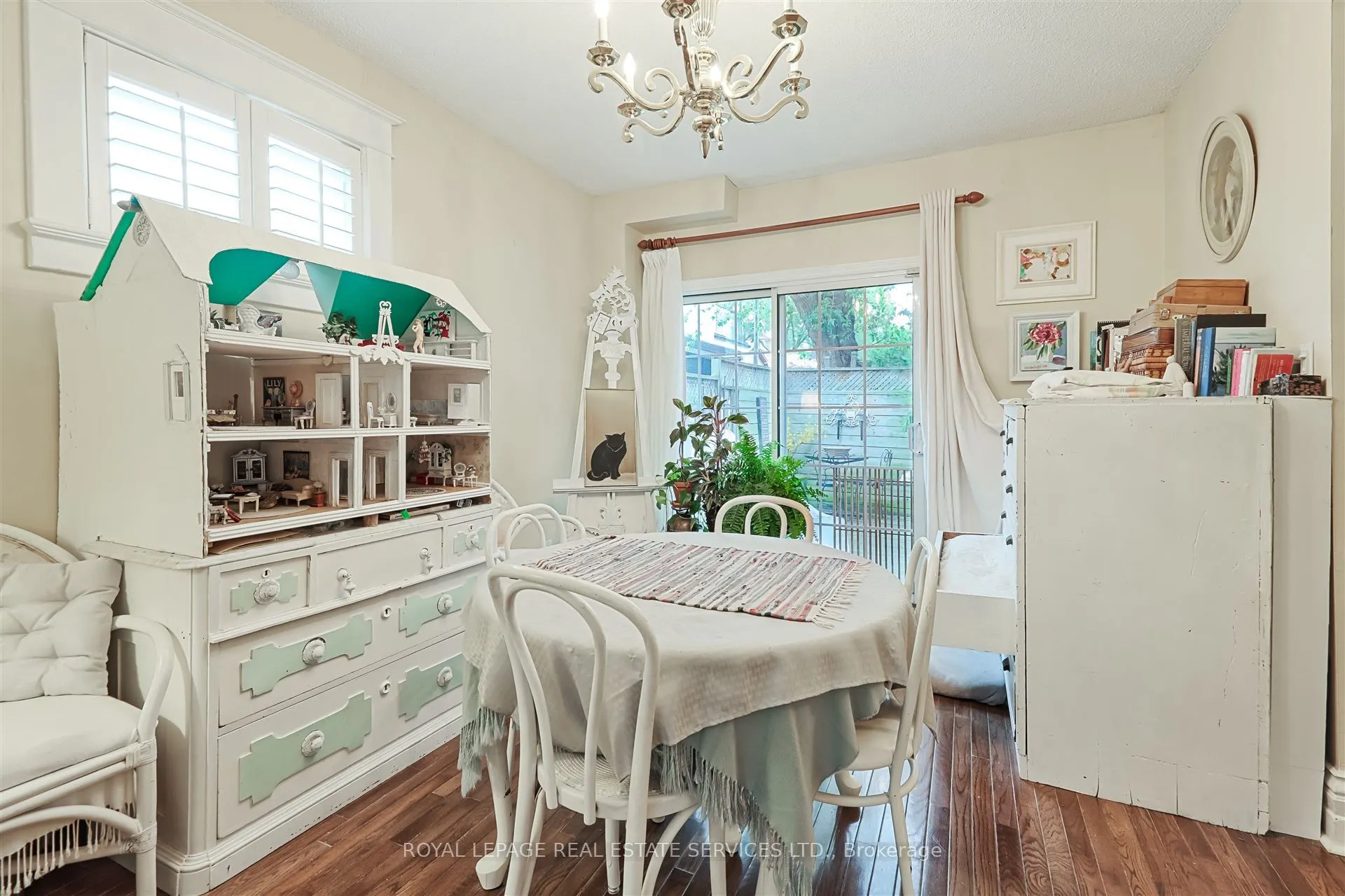 93 Medland Crescent
