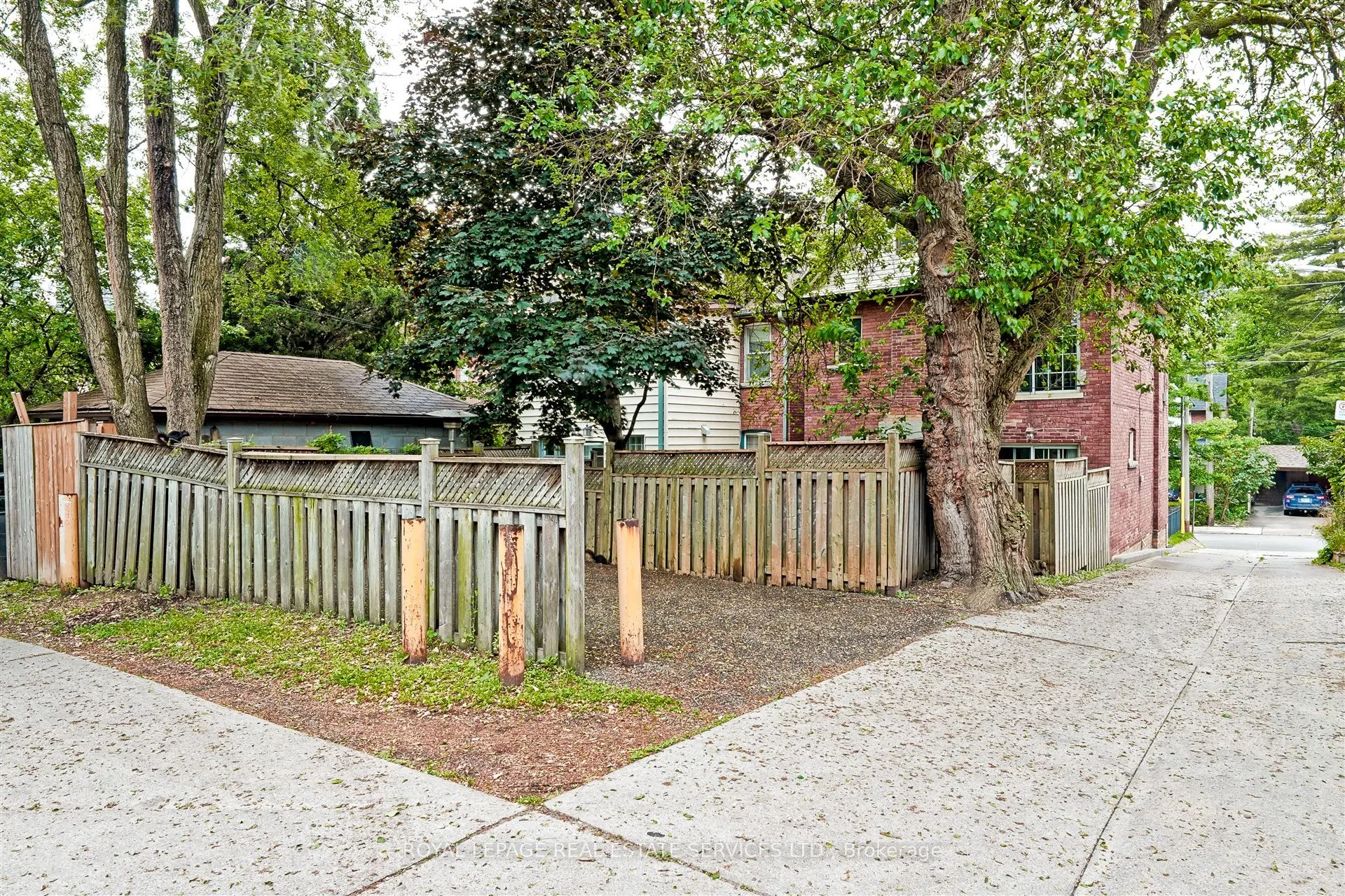 93 Medland Crescent