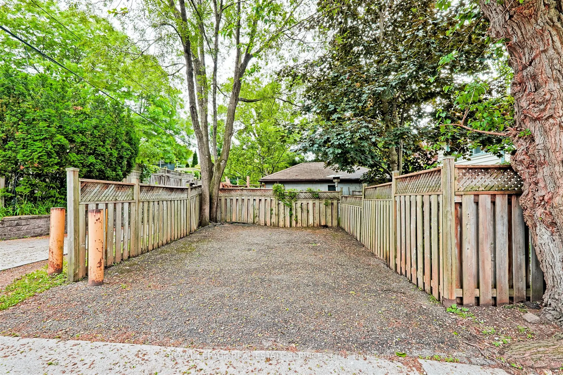 93 Medland Crescent