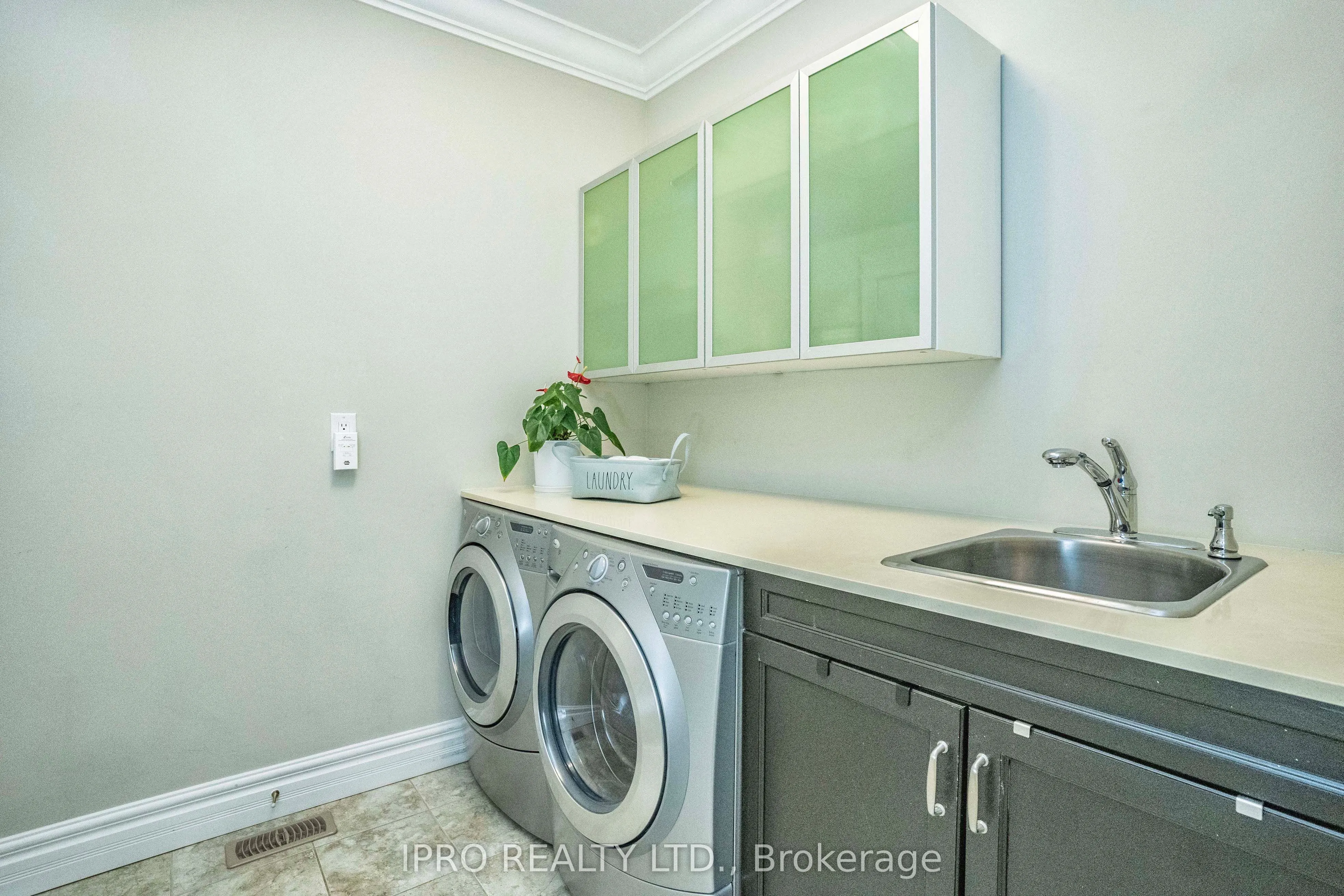 501 Cusick Circle