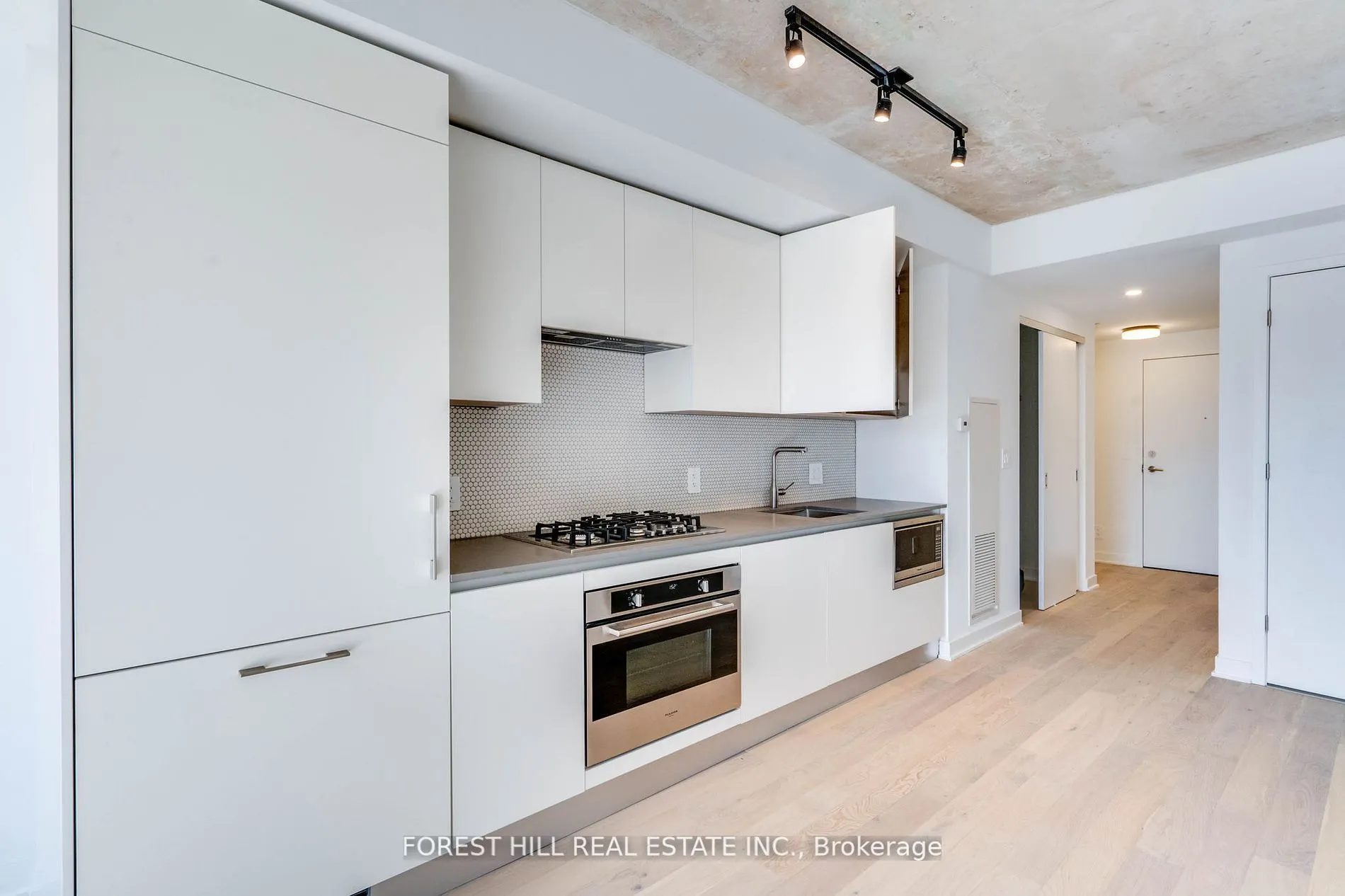 2720 Dundas Street W, #401