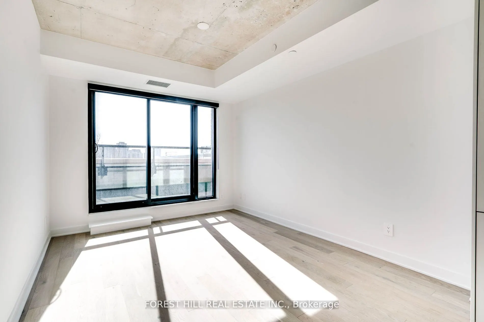 2720 Dundas Street W, #401