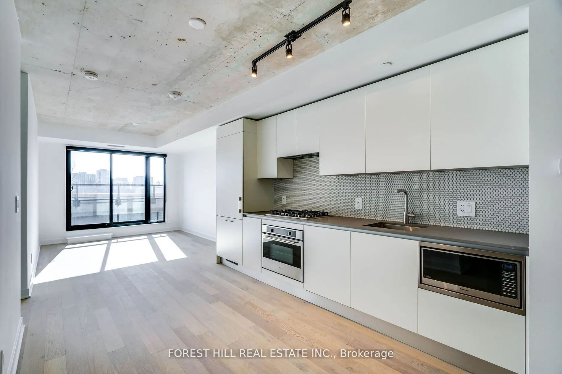 2720 Dundas Street W, #401