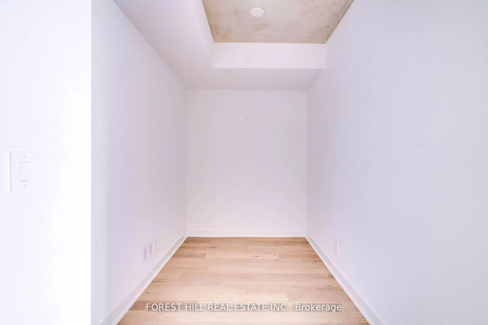 2720 Dundas Street W, #401