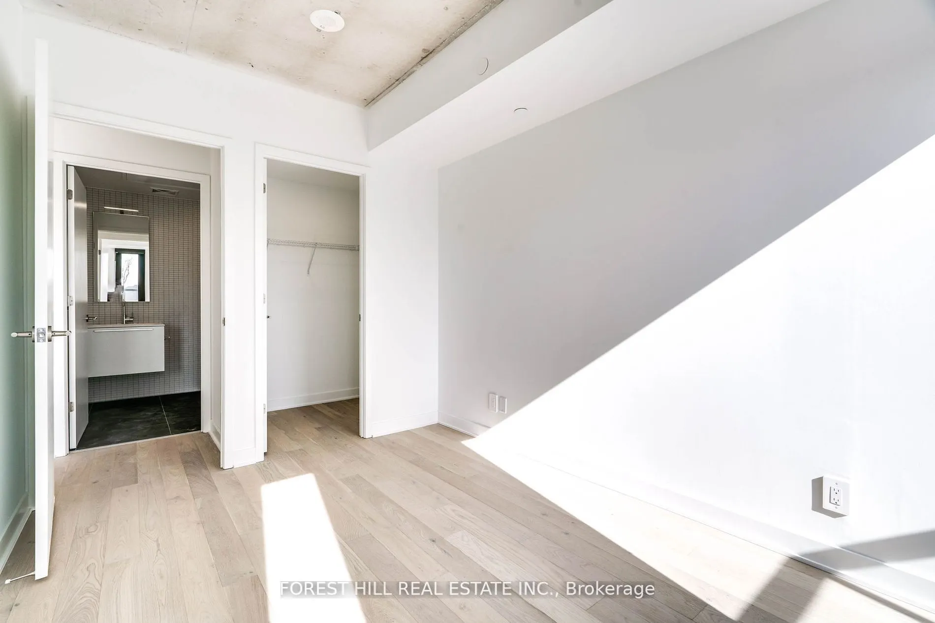 2720 Dundas Street W, #401
