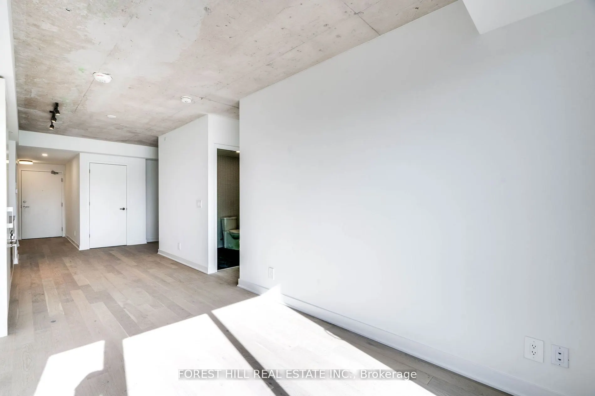 2720 Dundas Street W, #401