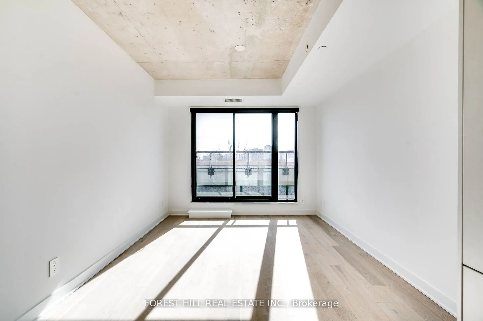 2720 Dundas Street W, #401