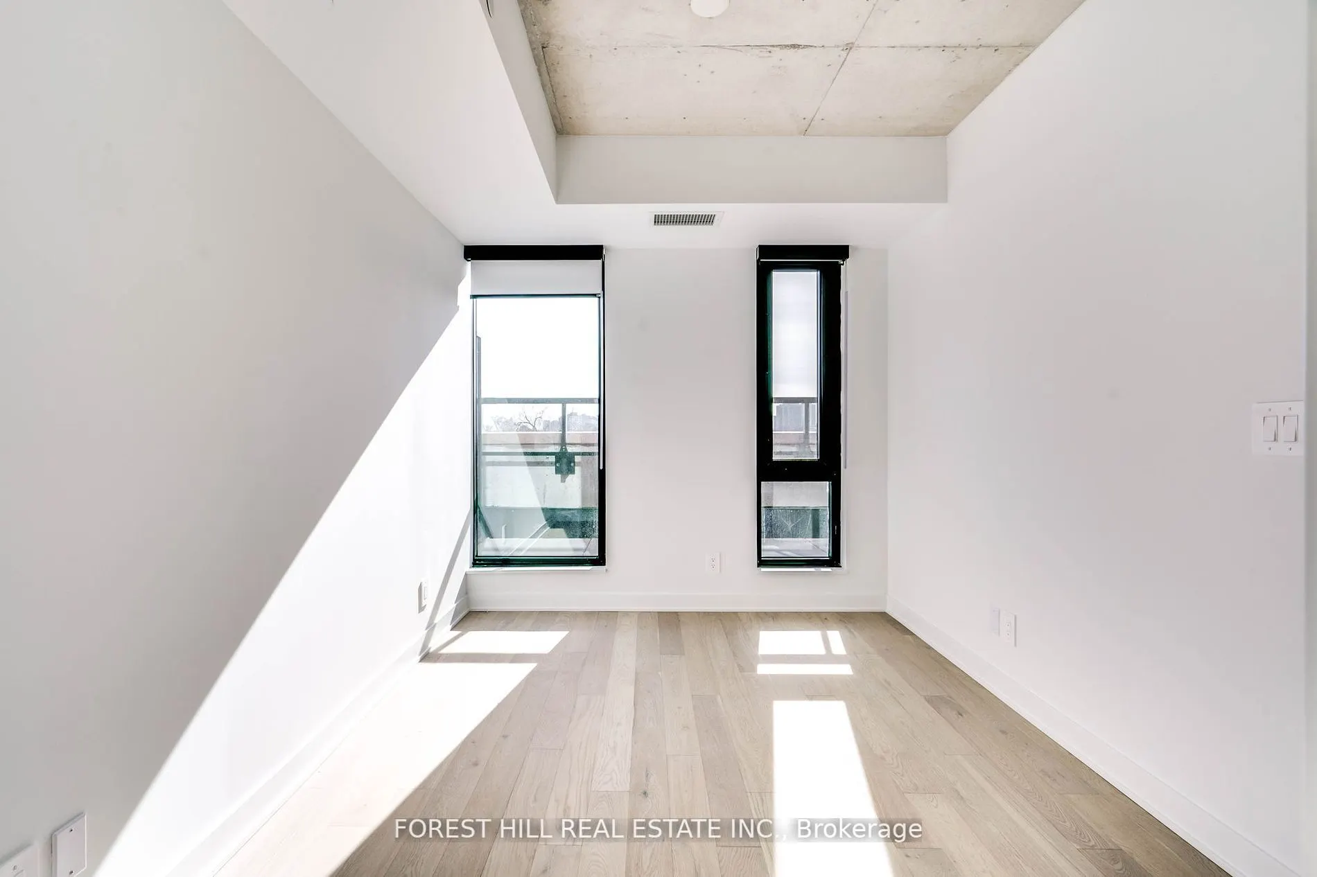 2720 Dundas Street W, #401