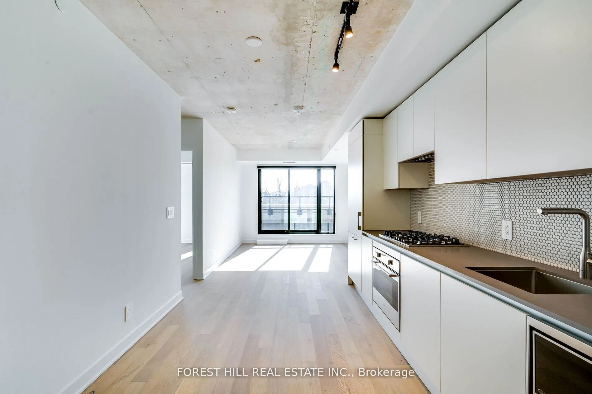 2720 Dundas Street W, #401