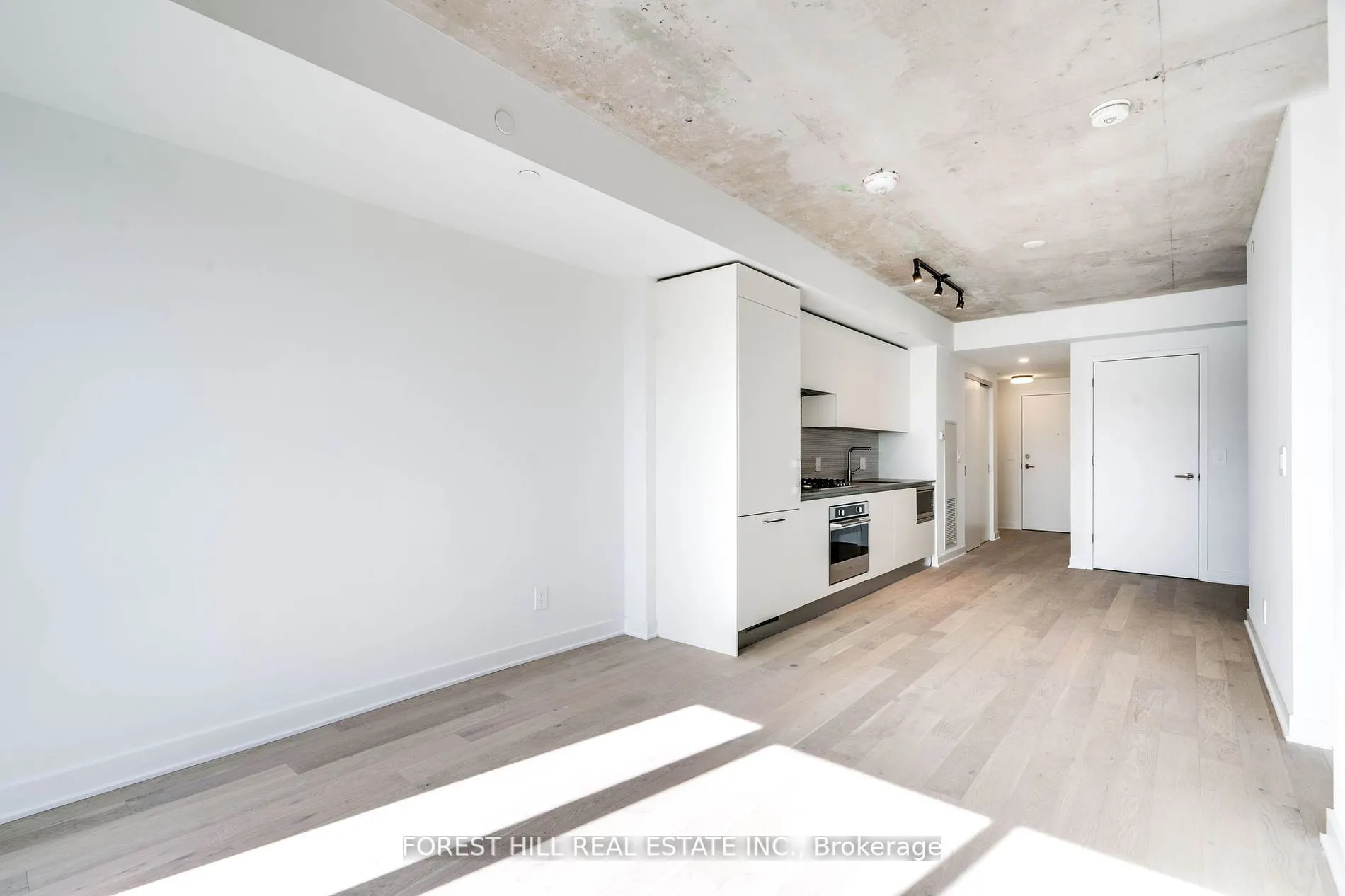 2720 Dundas Street W, #401