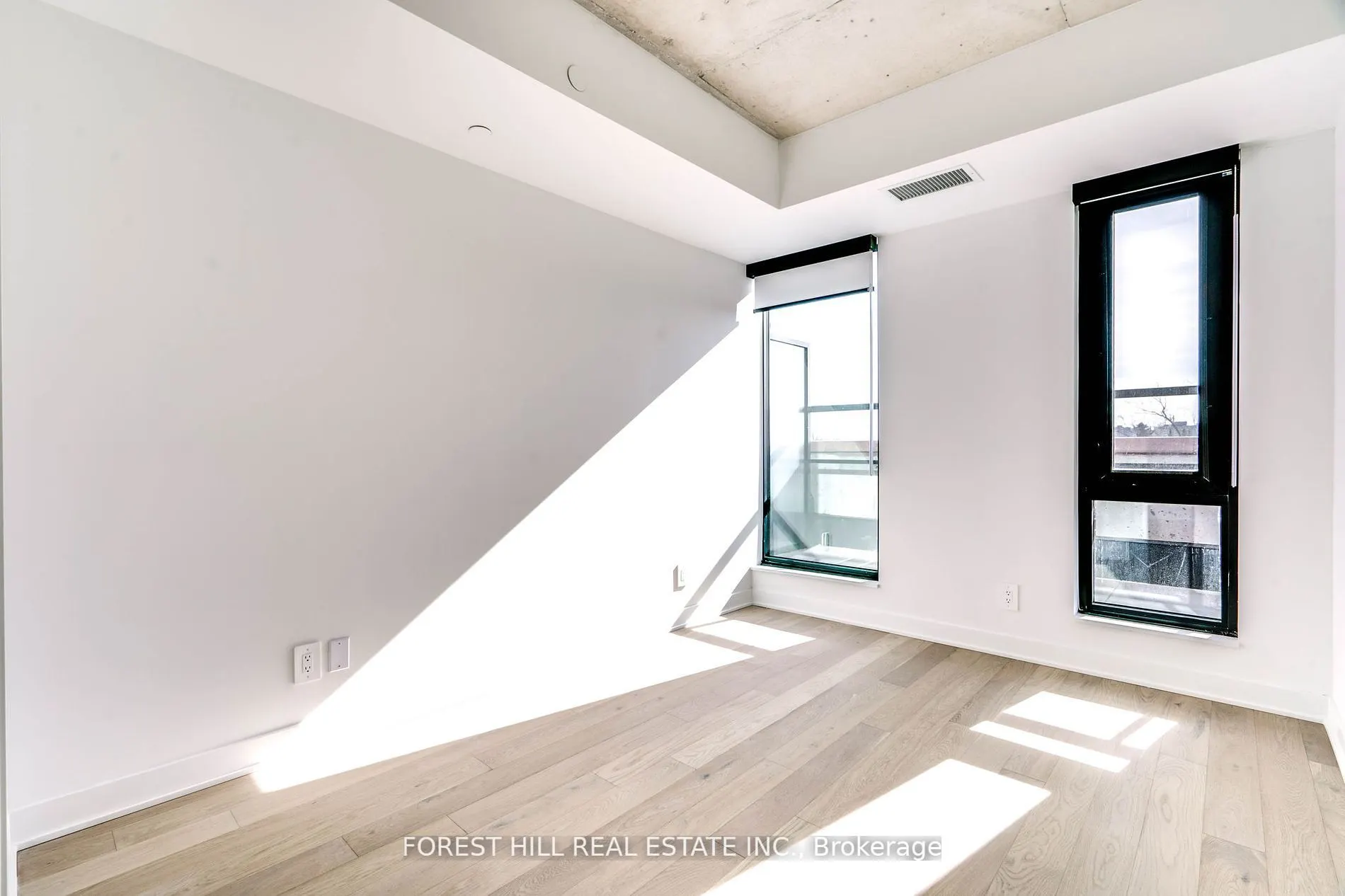 2720 Dundas Street W, #401