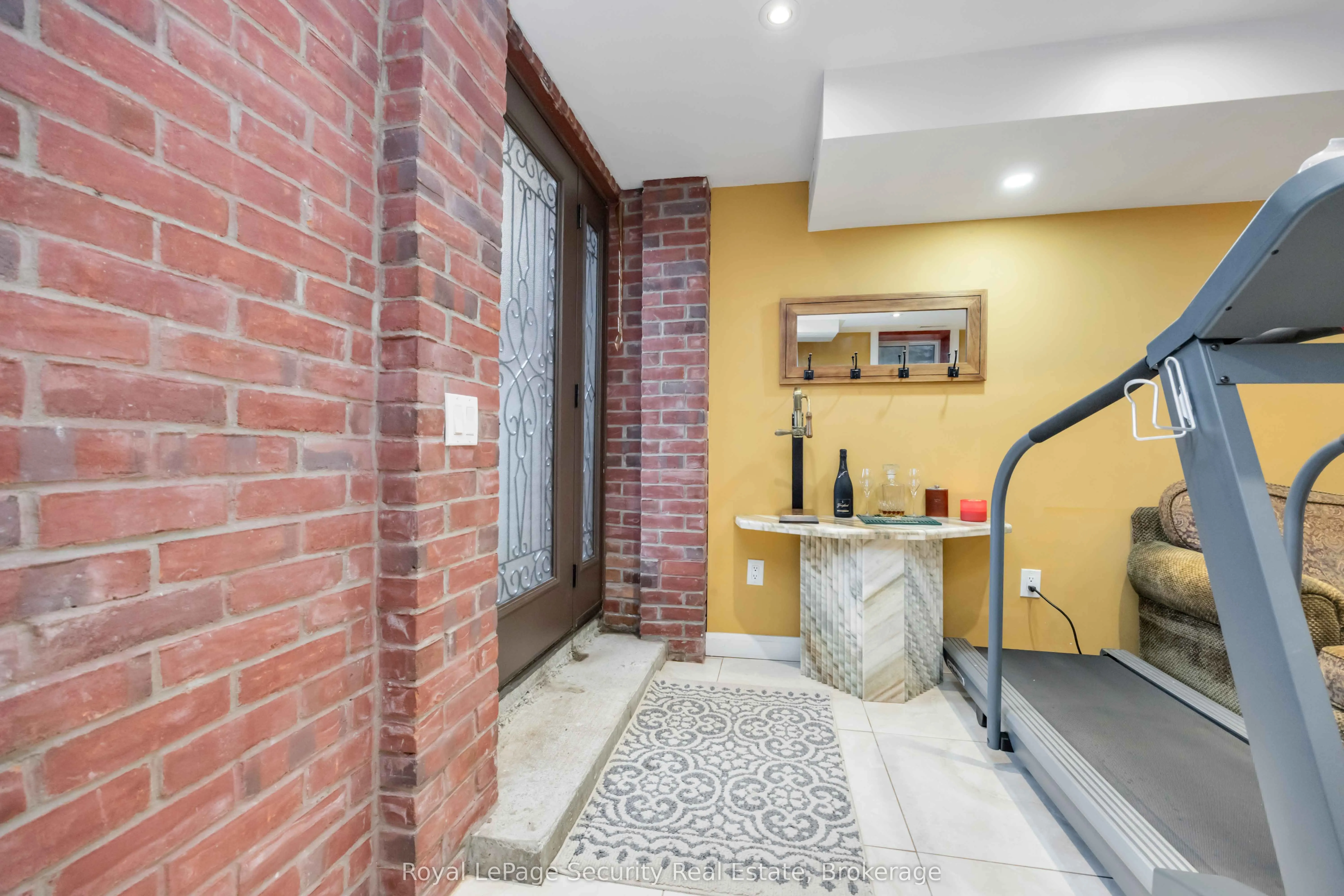 154 Caledonia Road