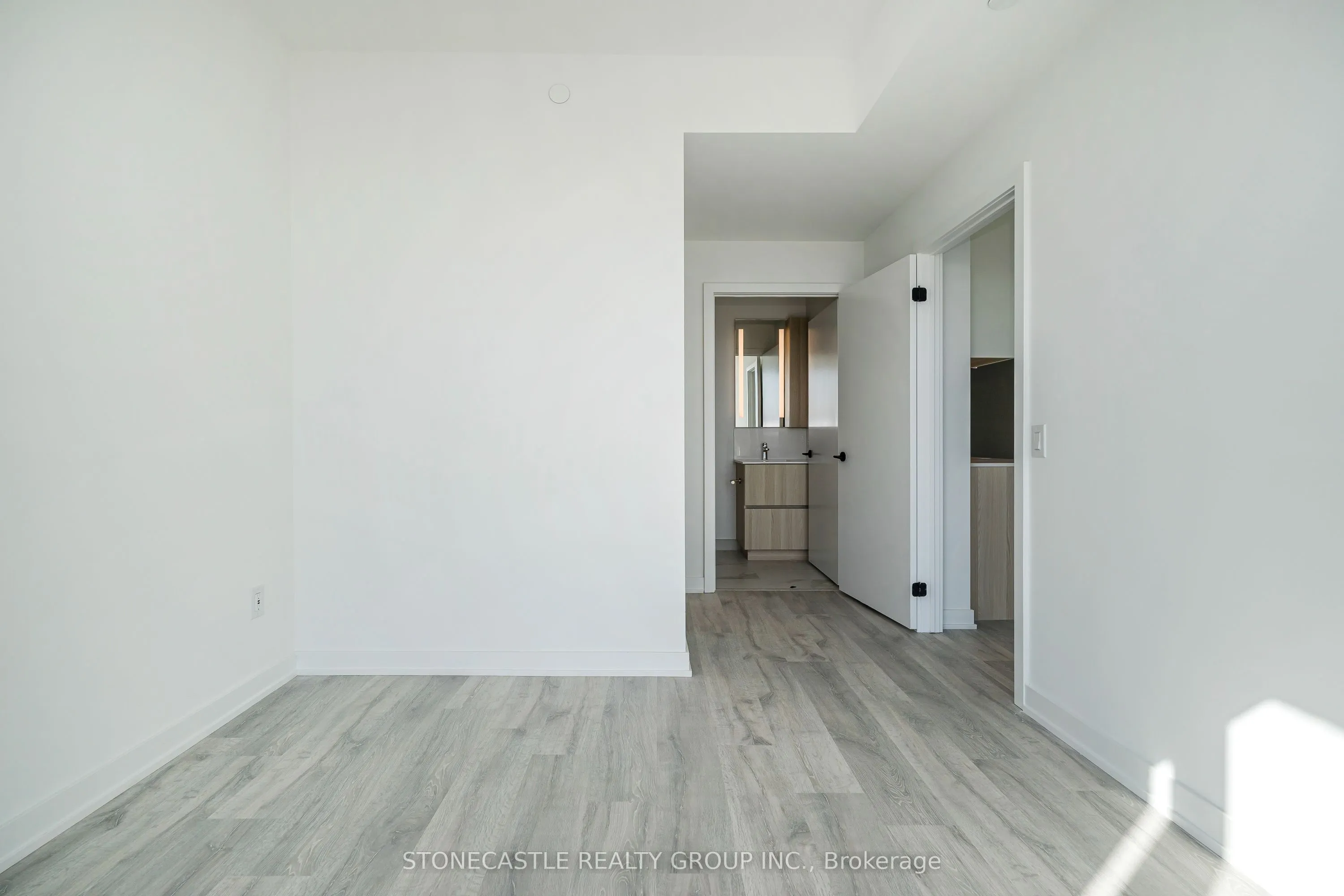 220 Missinnihe Way, #906