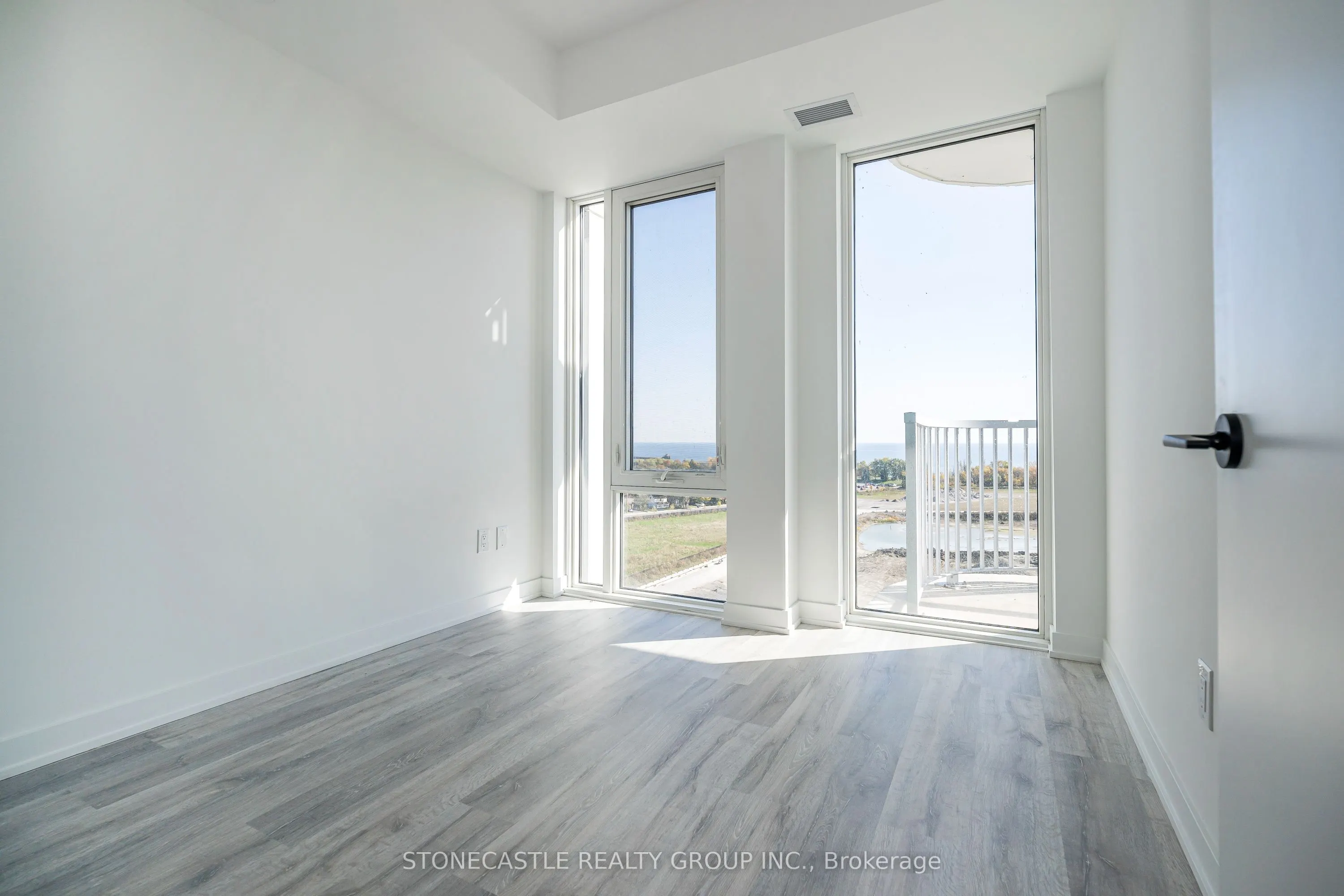 220 Missinnihe Way, #906