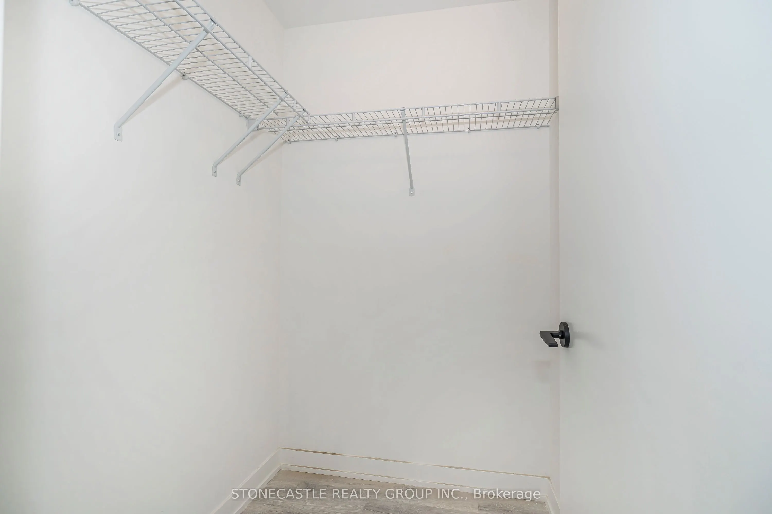 220 Missinnihe Way, #906