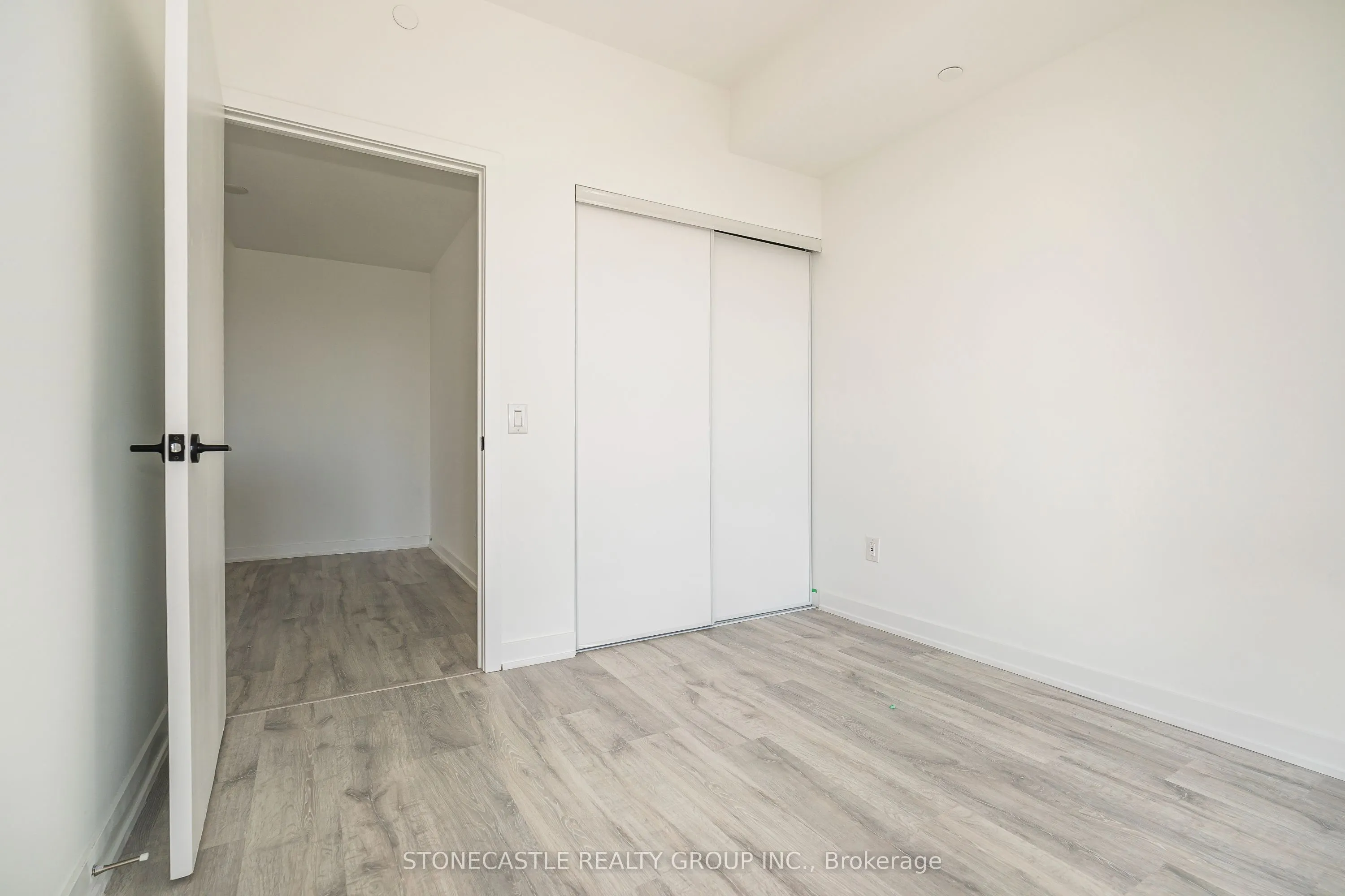 220 Missinnihe Way, #906