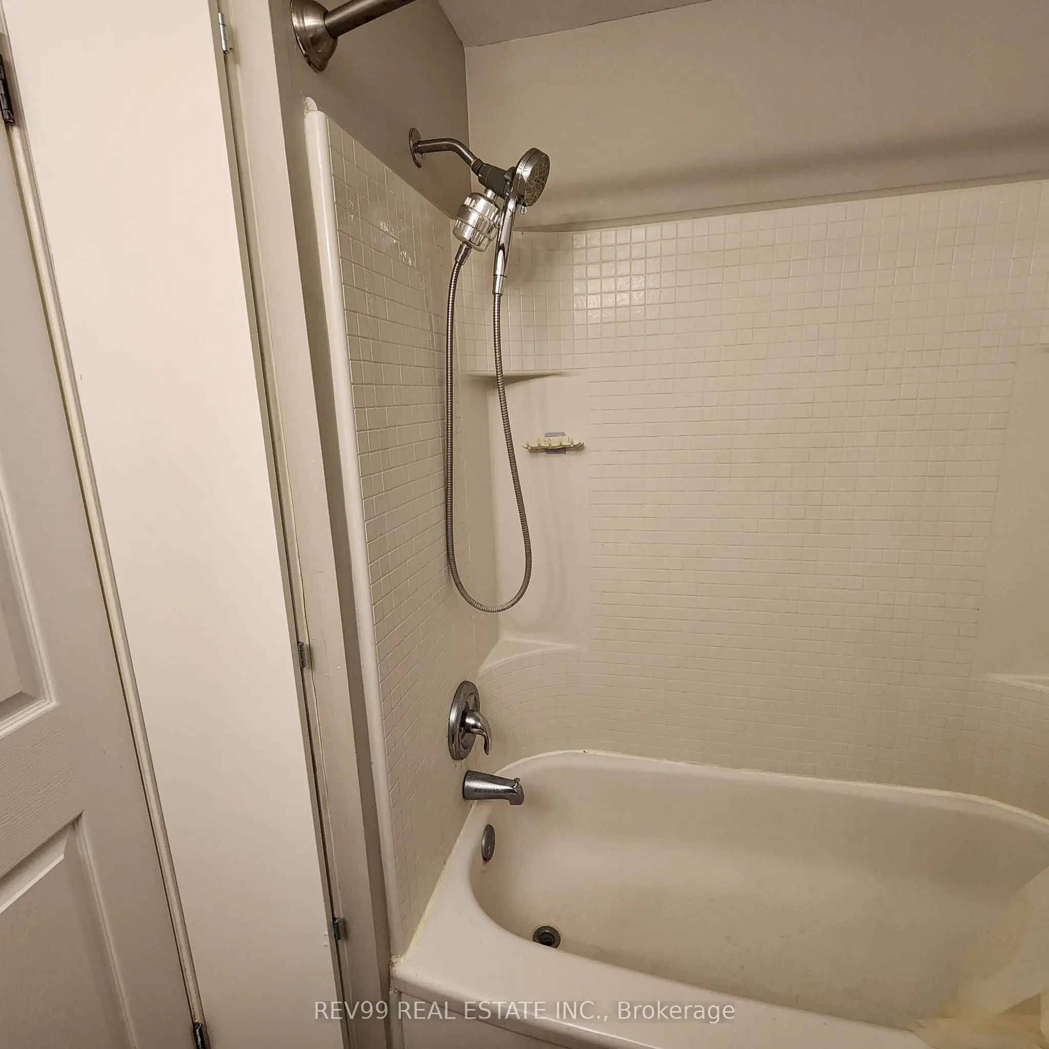 526 Guelph Street, #Upper