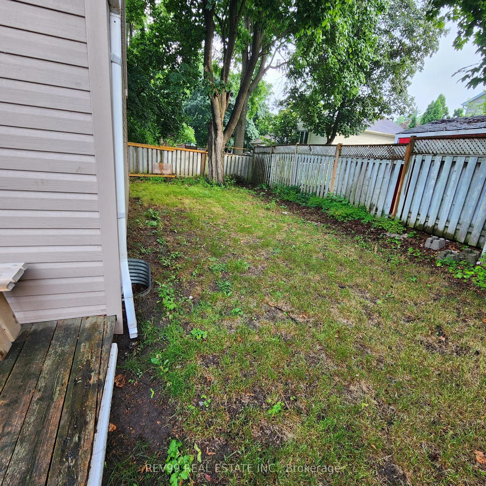 526 Guelph Street, #Upper