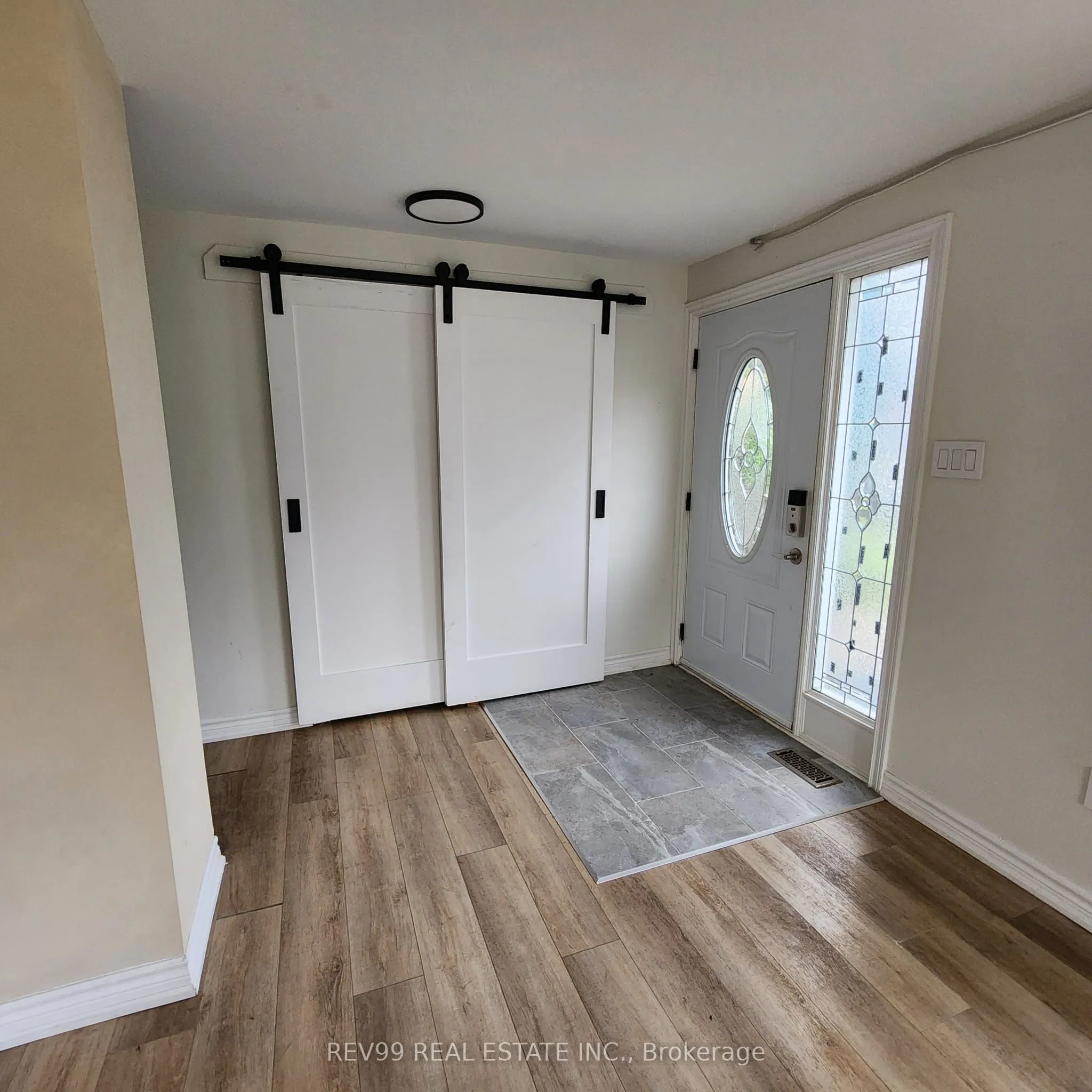 526 Guelph Street, #Upper