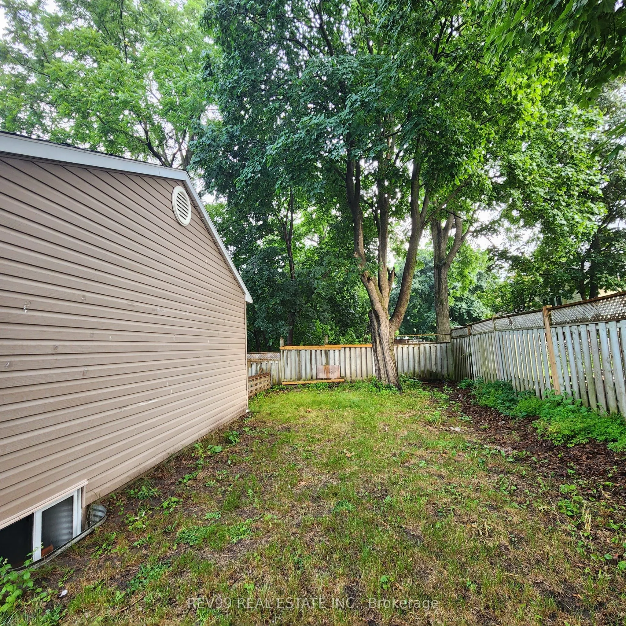 526 Guelph Street, #Upper