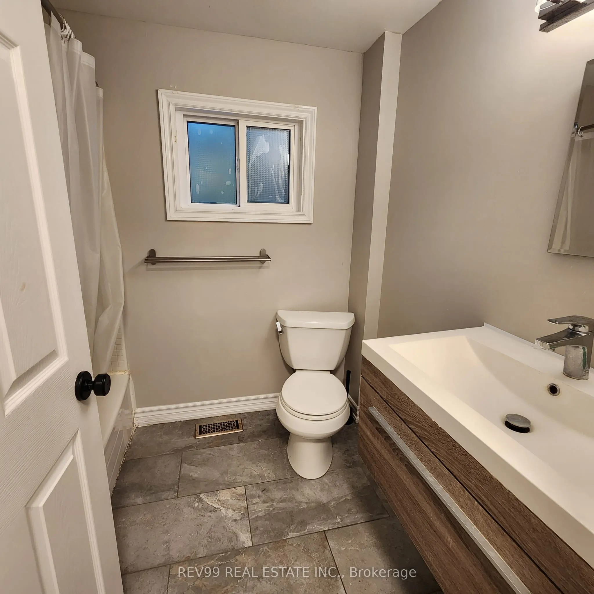 526 Guelph Street, #Upper