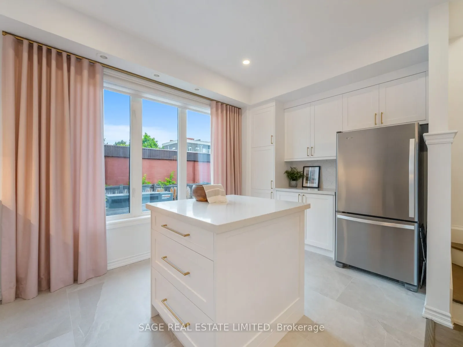 80 Eastwood Park Gardens, #4