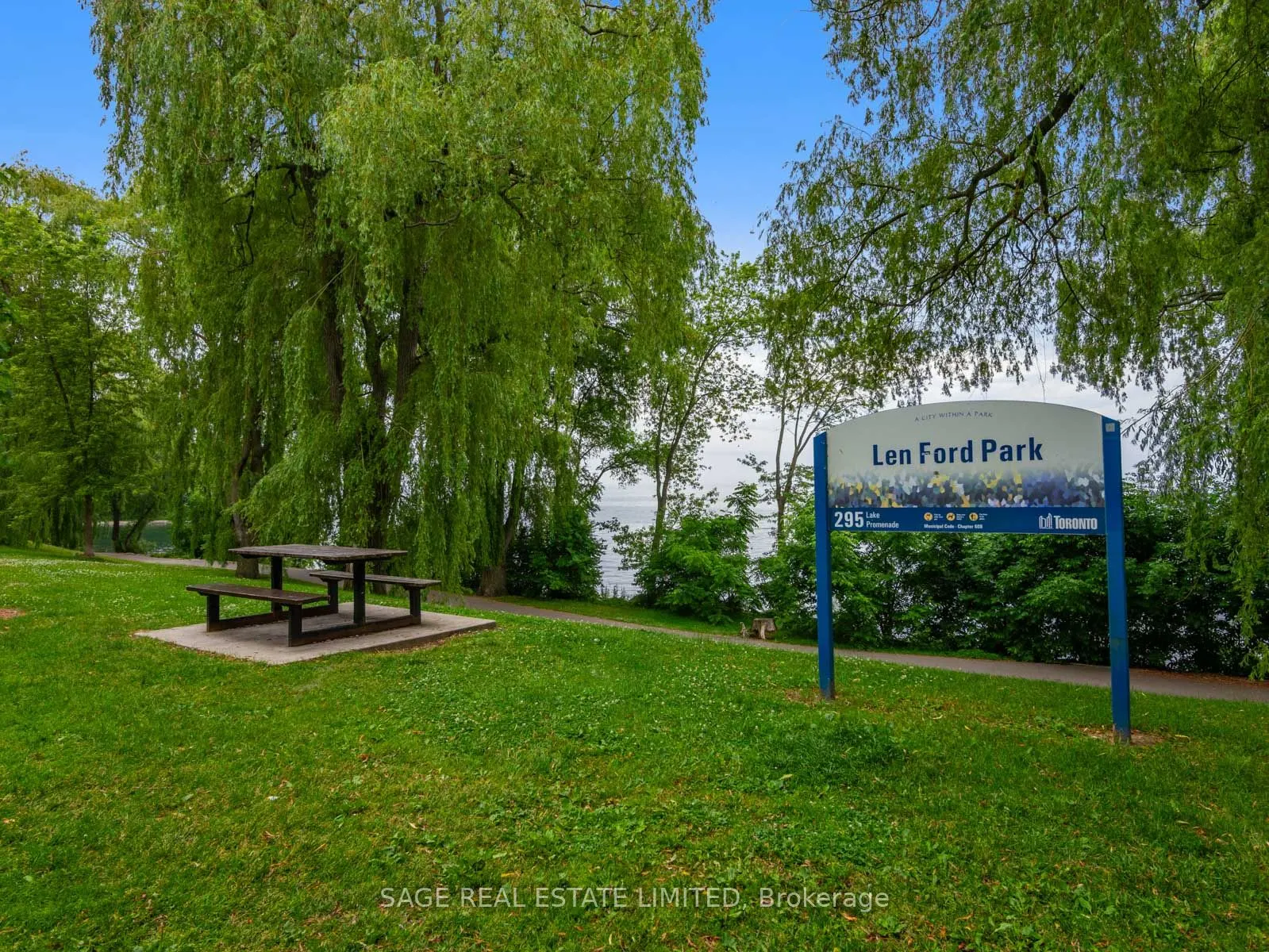 80 Eastwood Park Gardens, #4