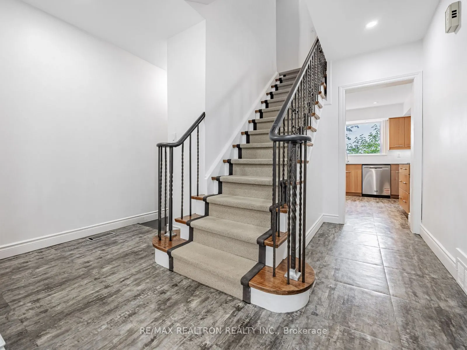 252 Ellis Avenue