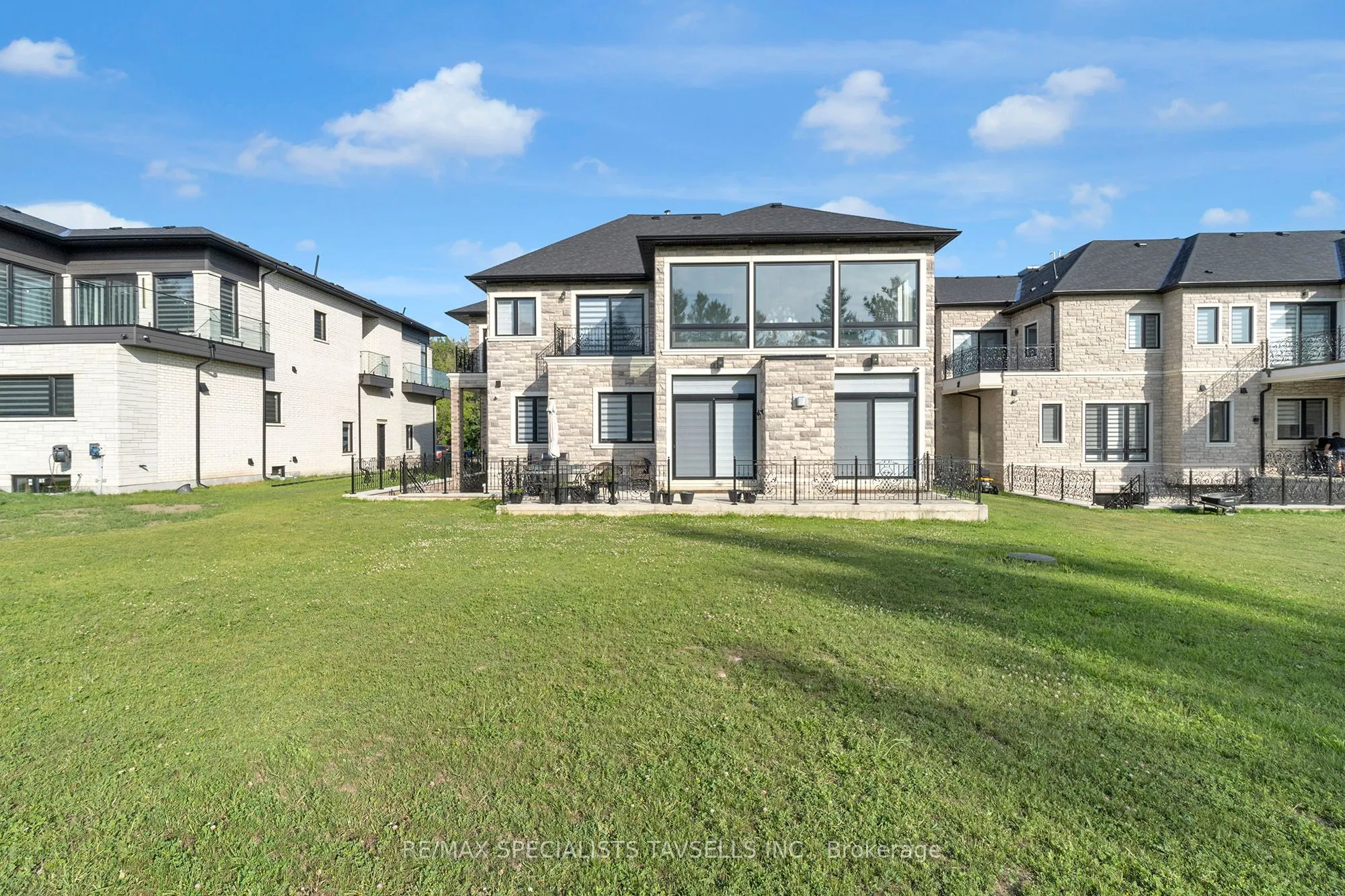2882 CHARLESTON Side Road S