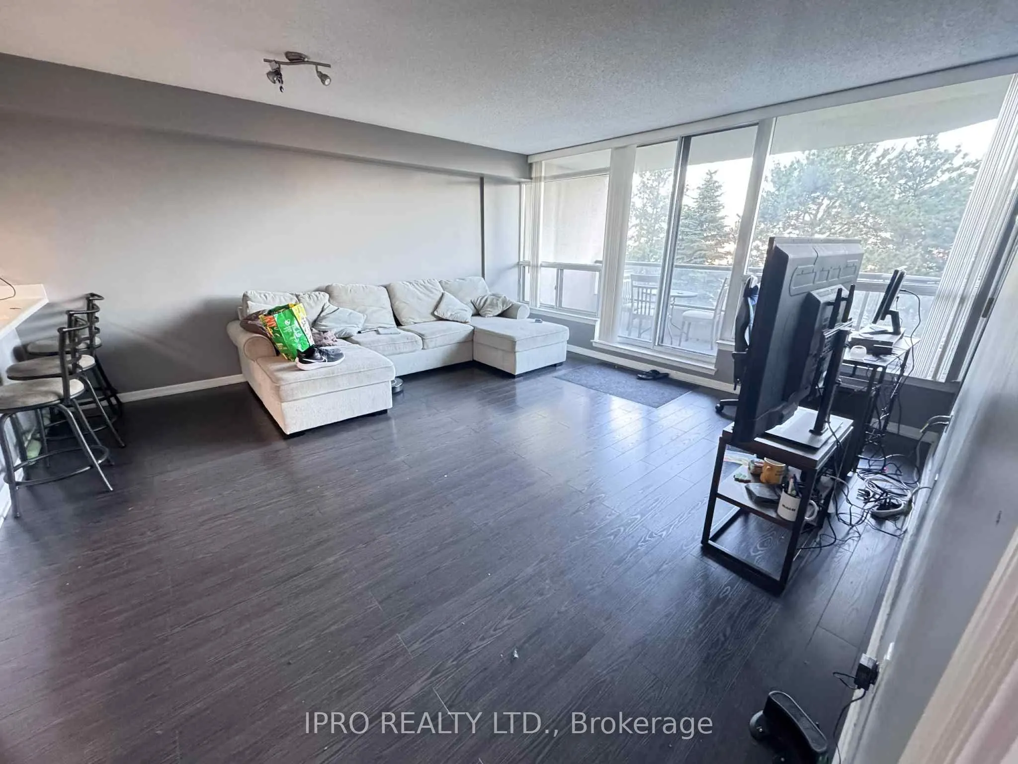 12 Laurelcrest Street, #311