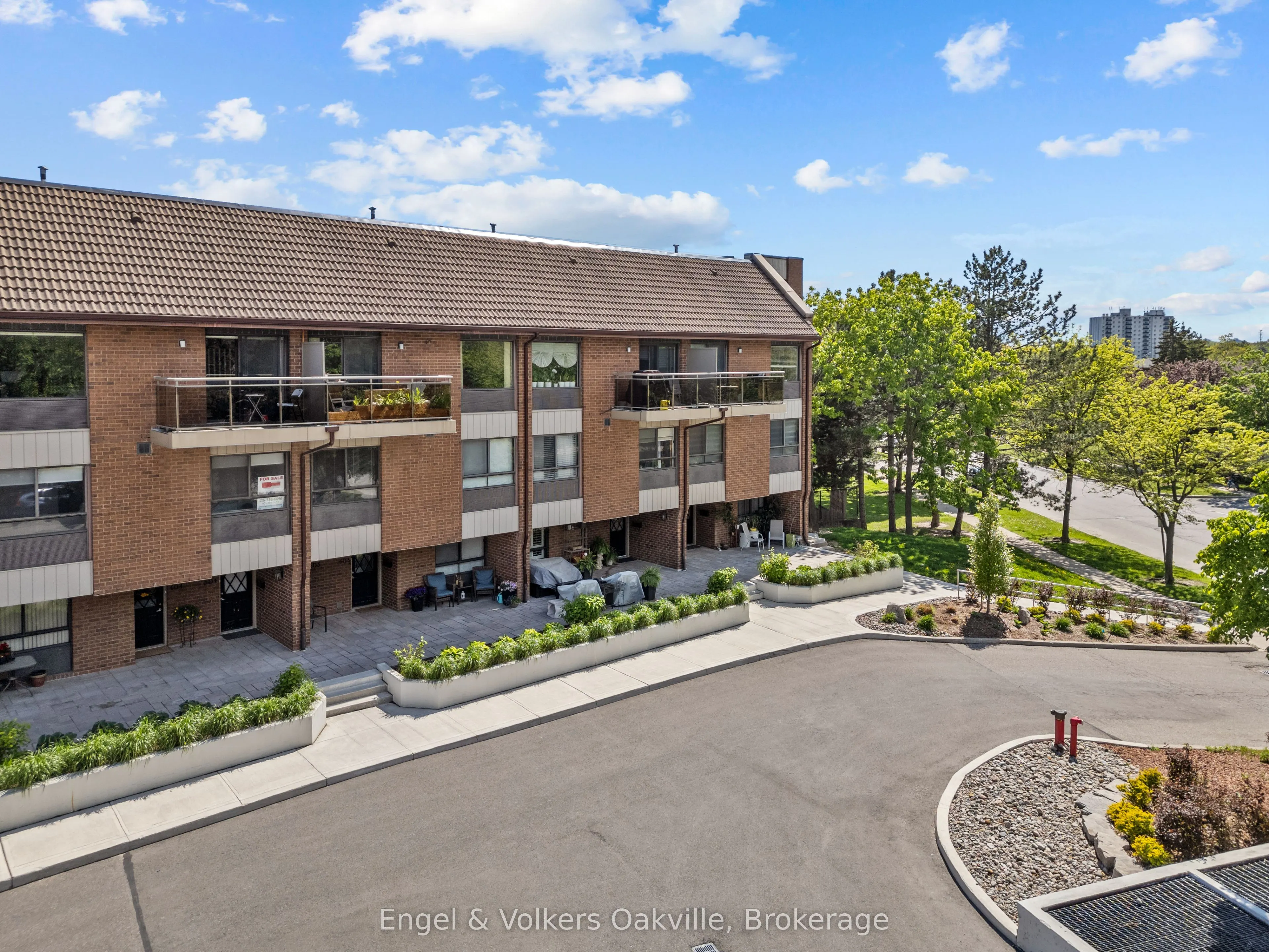 1000 Cedarglen Gate, #402
