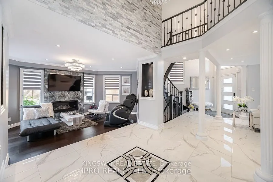 923 Bristol Road W
