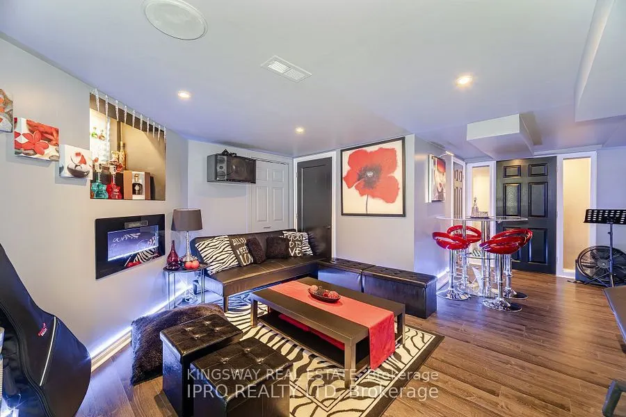 923 Bristol Road W