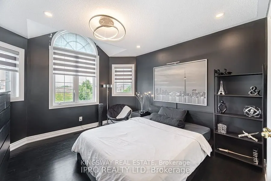 923 Bristol Road W